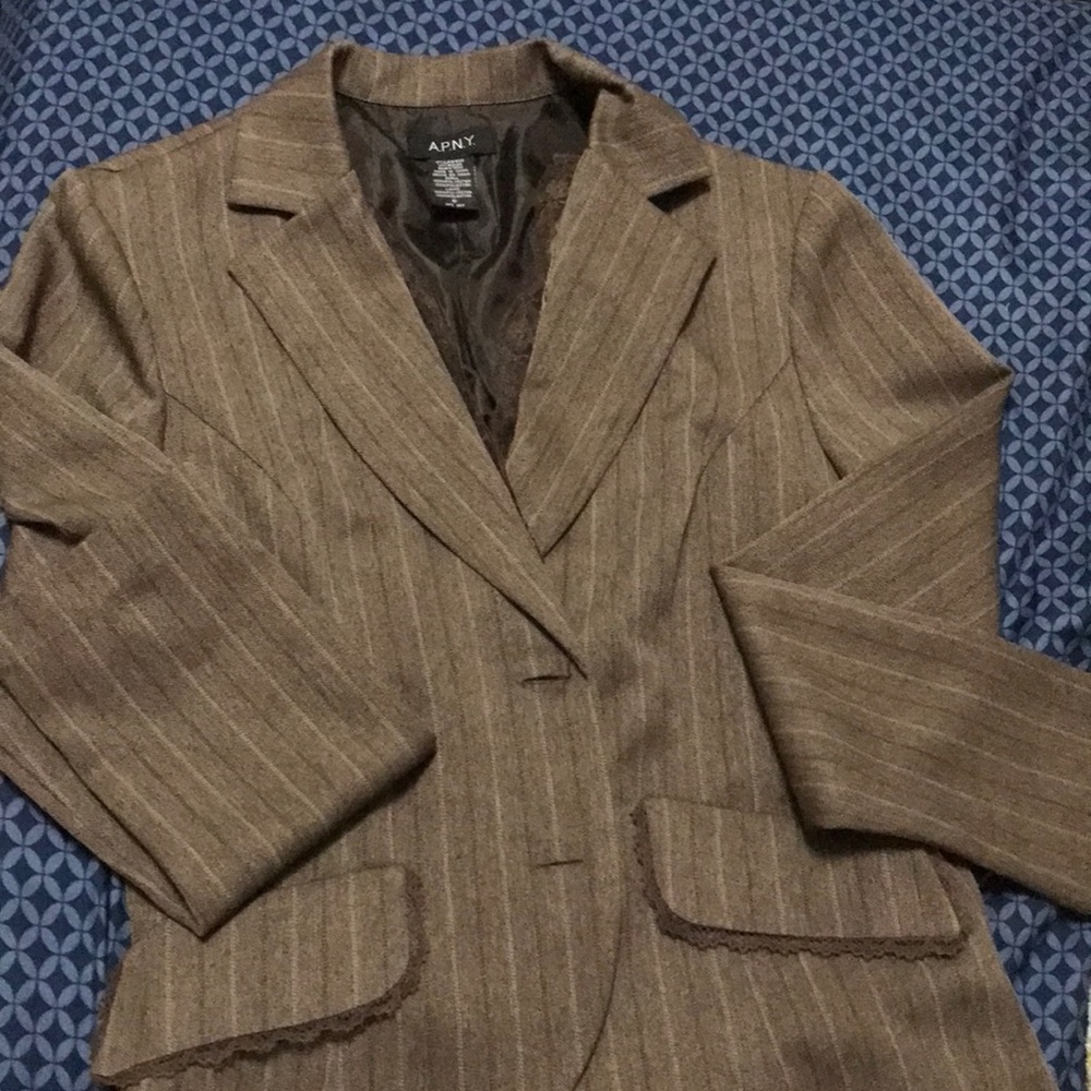 Brown women’s suit from A.P.N.Y. Size 6 in both top and bottoms.